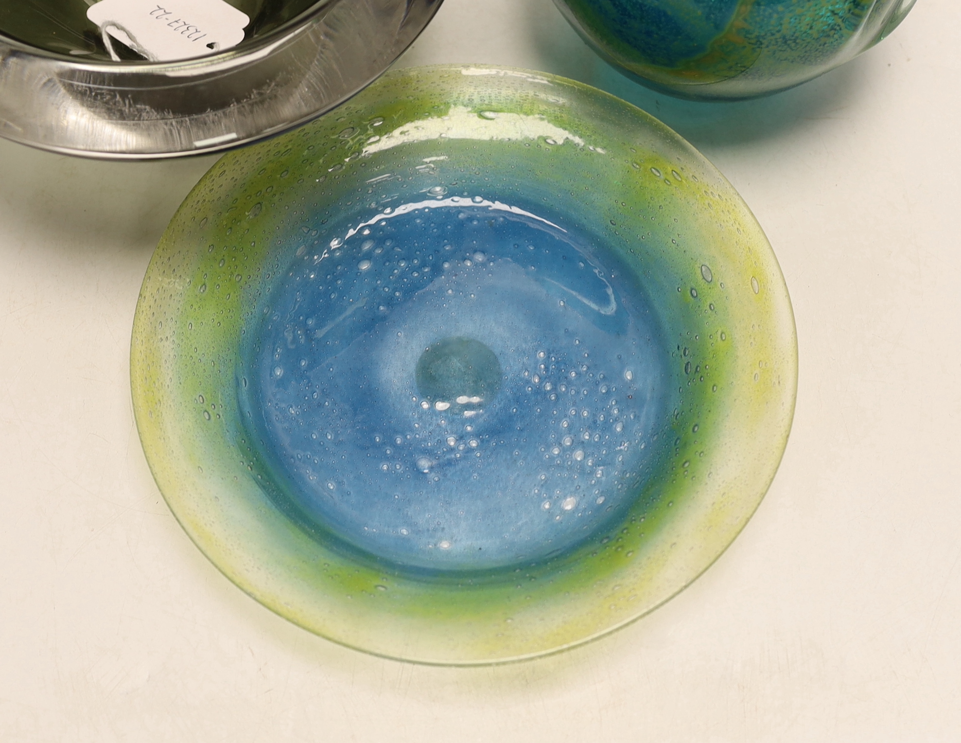 A Mdina 'Pulled Ear' glass vase, a Monart glass dish and an art glass bowl, tallest 15.5cm